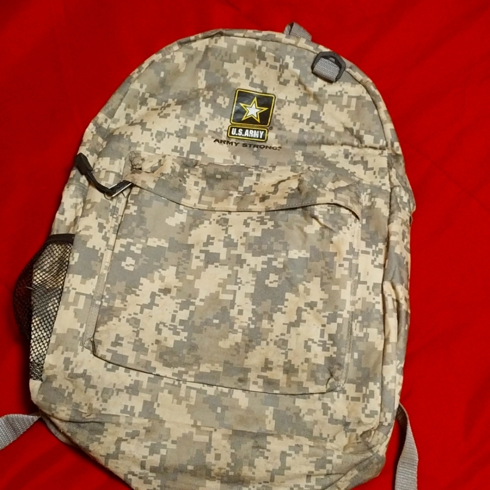 US ARMY CAMO BACKPACK.